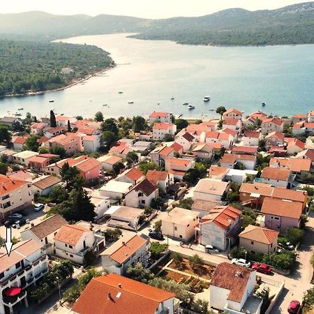 Apartments Katarina Pirovac Εξωτερικό φωτογραφία