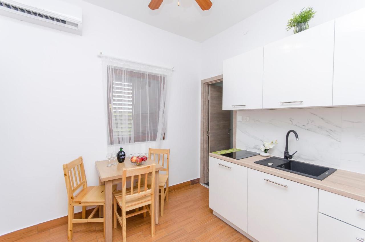 Apartments Katarina Pirovac Εξωτερικό φωτογραφία