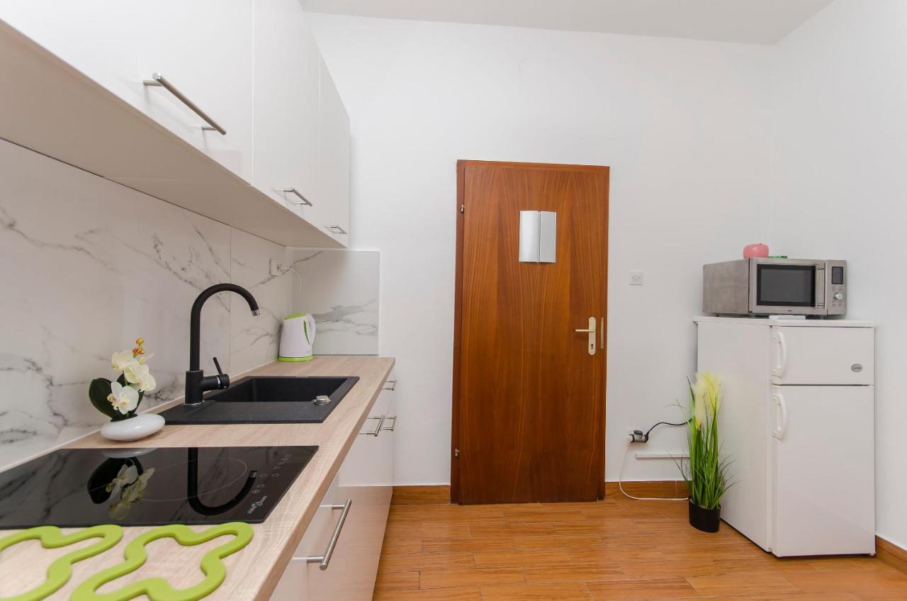 Apartments Katarina Pirovac Εξωτερικό φωτογραφία