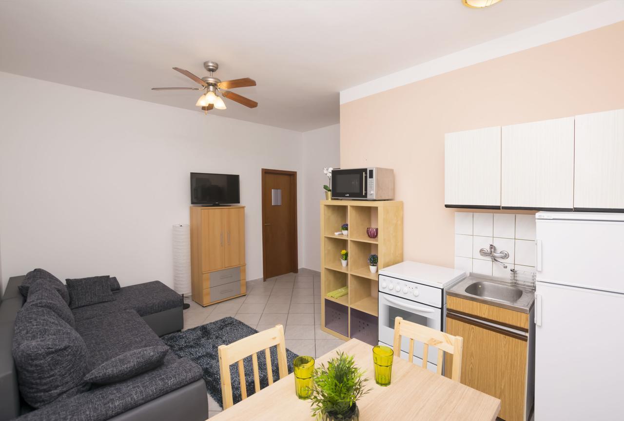 Apartments Katarina Pirovac Εξωτερικό φωτογραφία