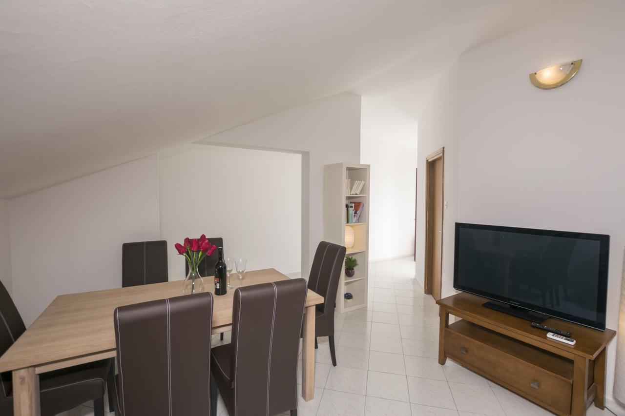 Apartments Katarina Pirovac Εξωτερικό φωτογραφία